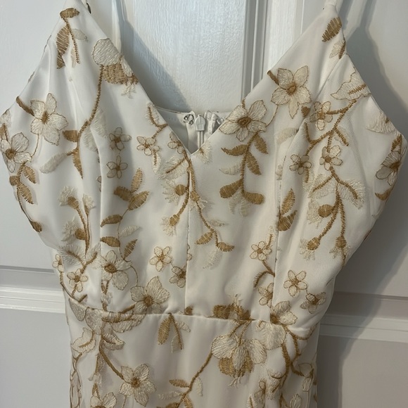 Lulu’s gorgeous white with tan floral pattern dress. Like new! Size XS - Picture 5 of 7